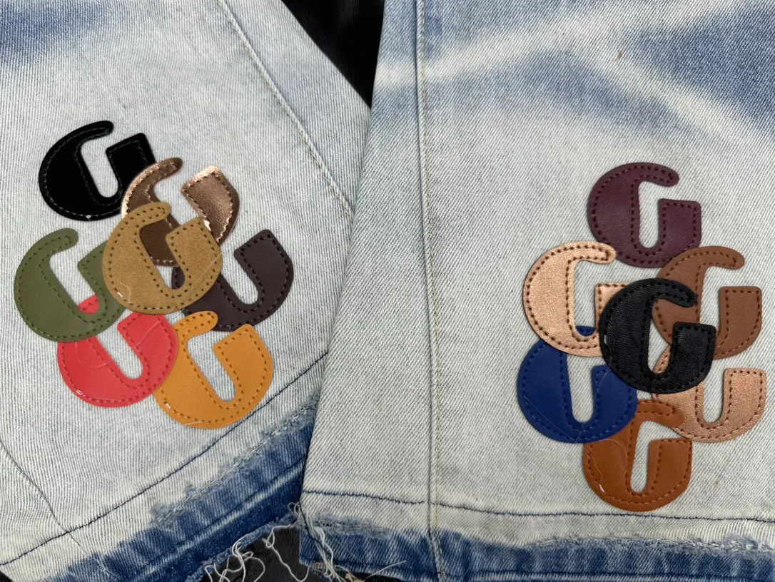 #8103 P240💰 GALLERY DEPT High Street Washed Embroidery Color Letters Water Ripple American Flare Pants Jeans -Original purchase and pattern making to truly restore the ultimate vintage texture -Original hardware accessories, washed and other elevators, QR code analysis are all purchased from the original factory, high degree of restoration, you are welcome to compare with a certain product ~ -Three-dimensional version Loose and comfortable, not picky about the figure, taller and slimmer, factory Seiko, original factory quality control, same style for men and women, can be matched with couples Versatile recommendation: must-have jeans for all seasons Color: blue Size: S-XXL (28-36)